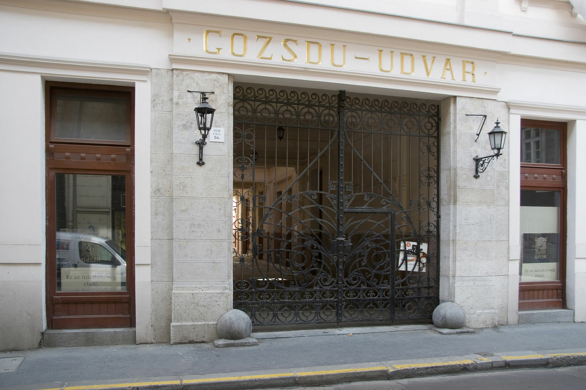 Central Ernesto Budapest Exterior photo